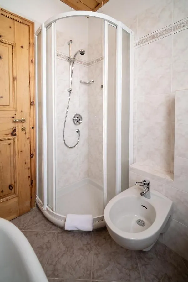 Meuble Garni Della Contea Otel Bormio